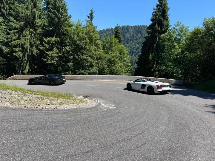 Ferrari et Audi R8 lors du Alpin Drive Summer Tour