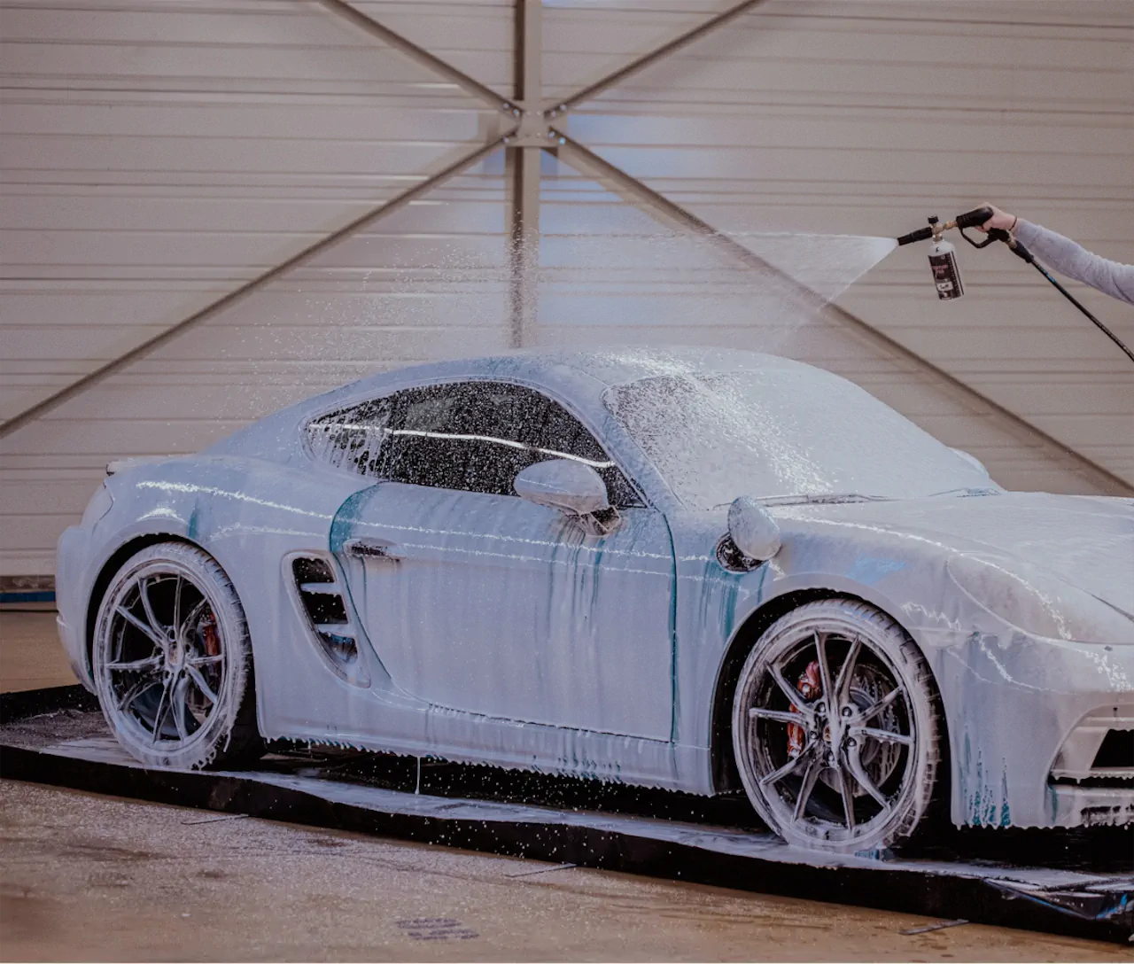 Lavage professionnel d’un véhicule au Chalet Automobile