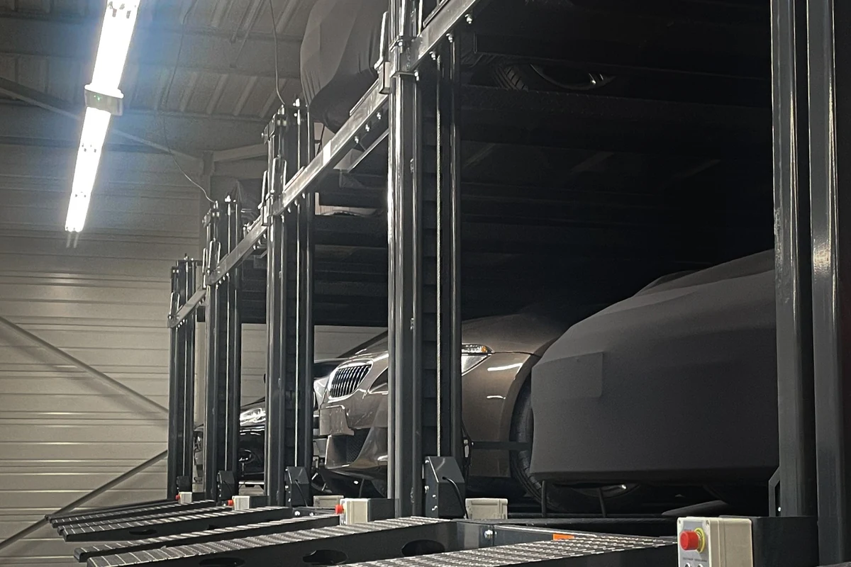 Stockage sécurisé de véhicules au Chalet Automobile