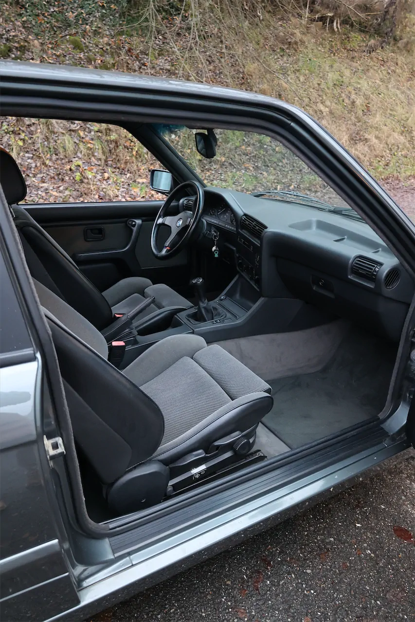 BMW 320is intérieur 1