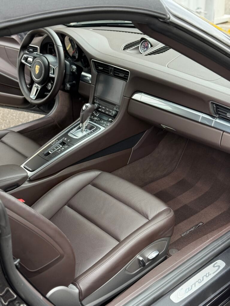 Interieur propre de voiture